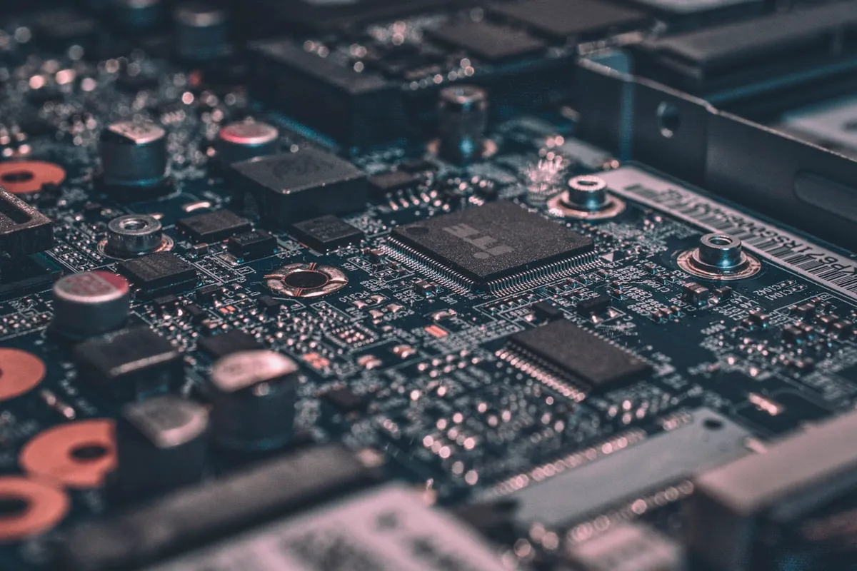 当造物变成逃离——Cyberdeck运动与数字主权的设计语法