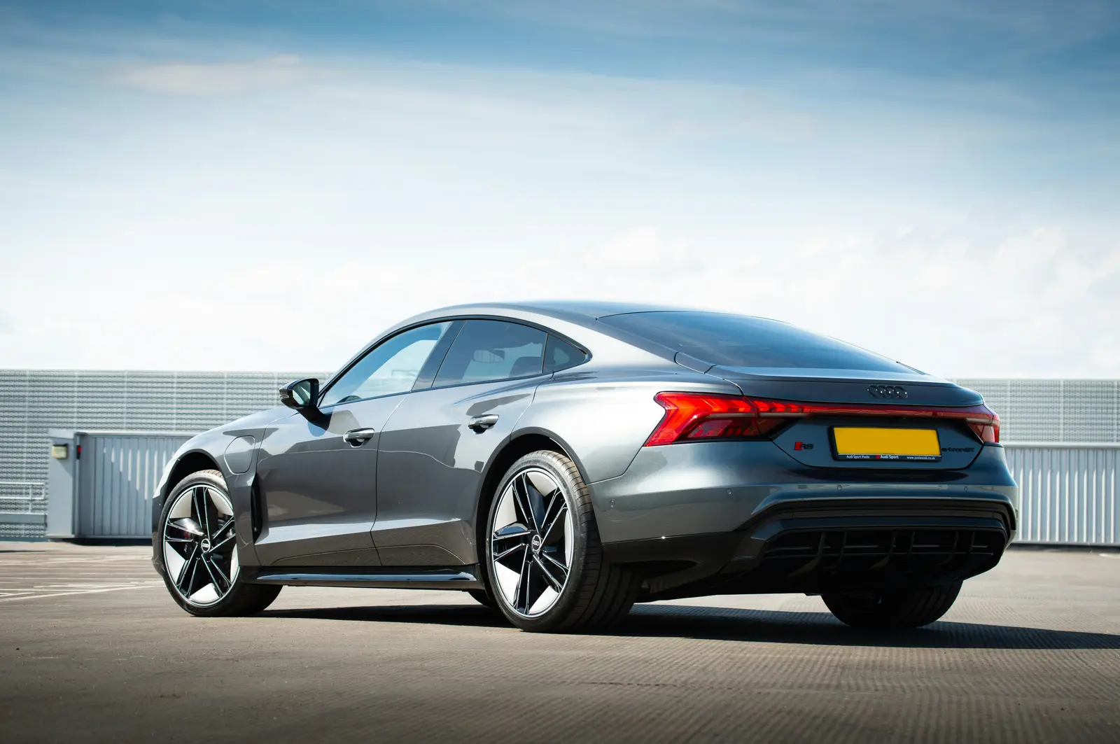 Audi Concept C 内饰与 Audi click 旋钮