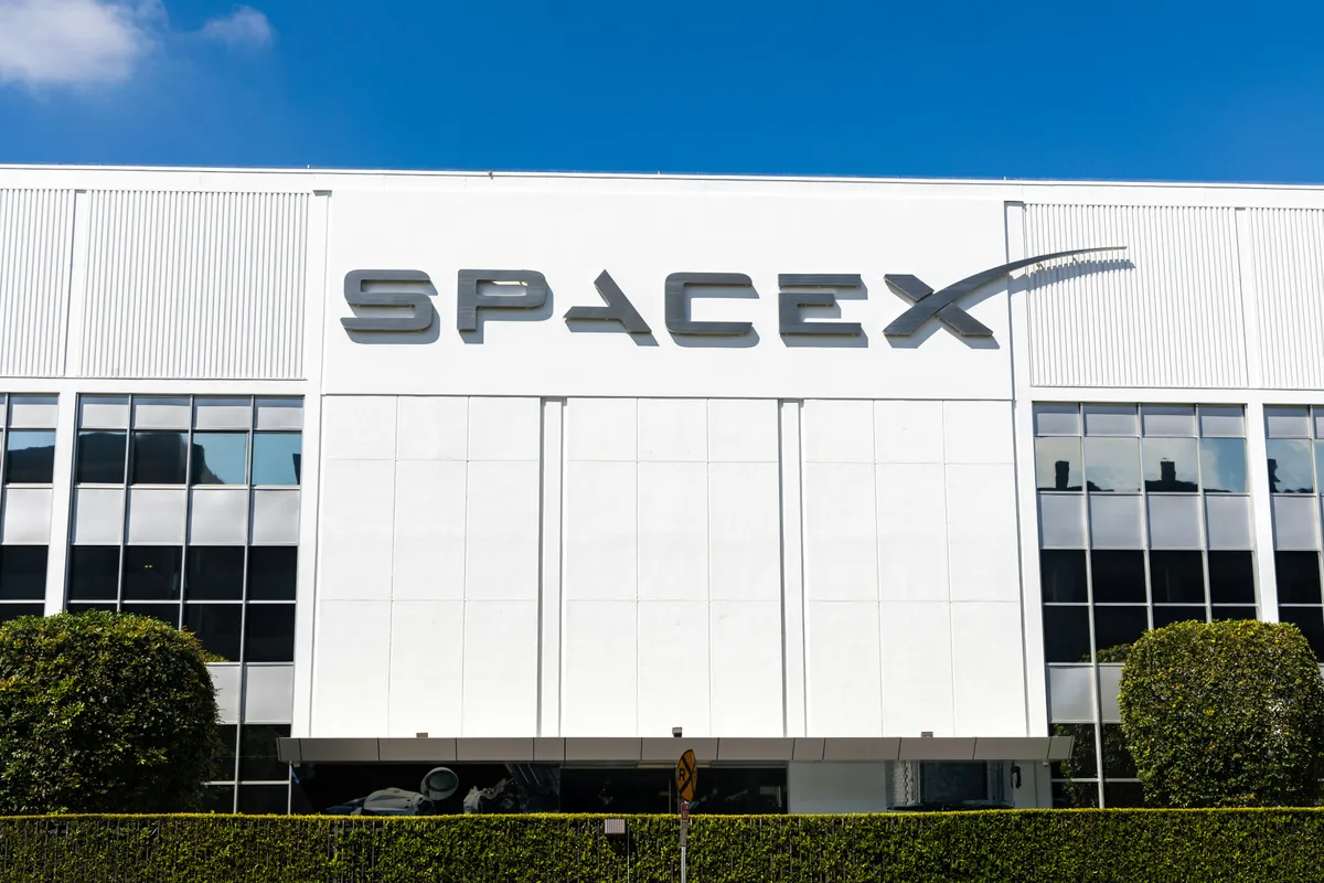 当AI裁员潮遇上SpaceX上市：15万人被裁的同一天，4400人成了百万富翁